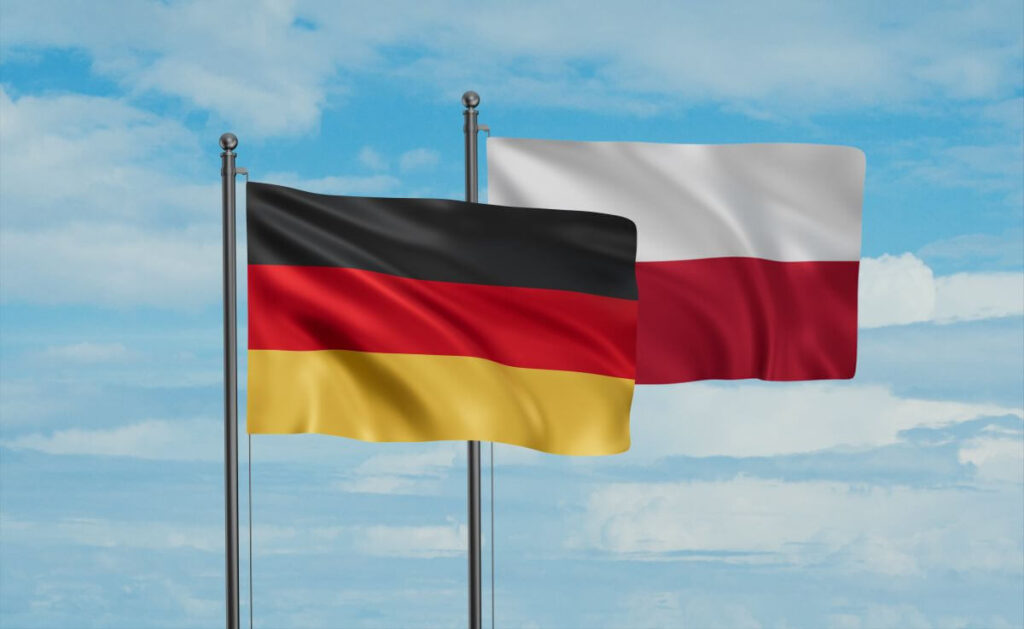 Flagi Niemiec i Polski symbolizują potrzebę na tłumaczenia przysięgłe niemiecki.