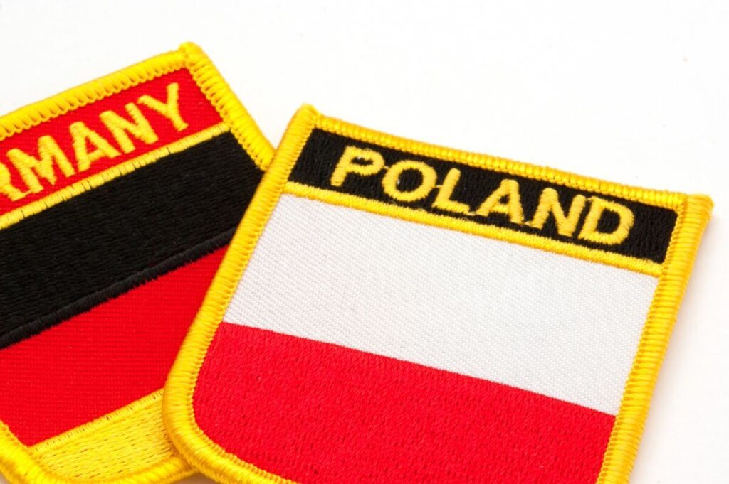 Naszywki z nazwami krajów przydają się, gdy potrzebny jest tłumacz niemieckiego.